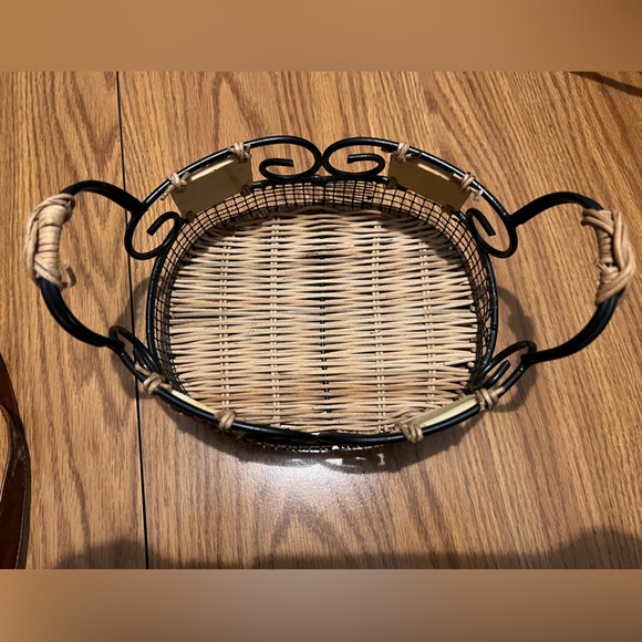 Vintage cast iron and grape tiles oval wicker basket - Picture 5 of 5